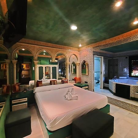 Hostal Avenida Andalucia - Solo Adultos Sevilla Exteriör bild