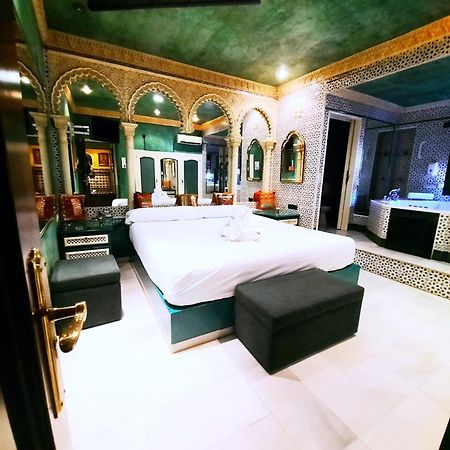 Hostal Avenida Andalucia - Solo Adultos Sevilla Exteriör bild
