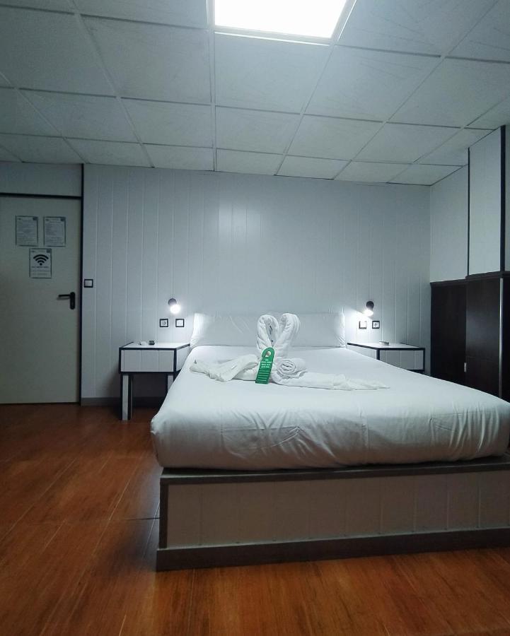 Hostal Avenida Andalucia - Solo Adultos Sevilla Exteriör bild