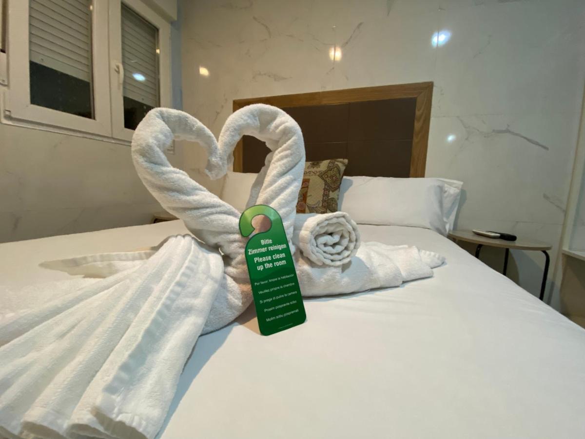 Hostal Avenida Andalucia - Solo Adultos Sevilla Exteriör bild