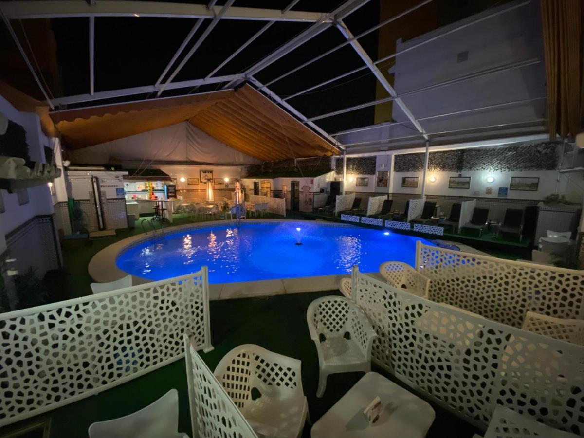 Hostal Avenida Andalucia Sevilla Exteriör bild