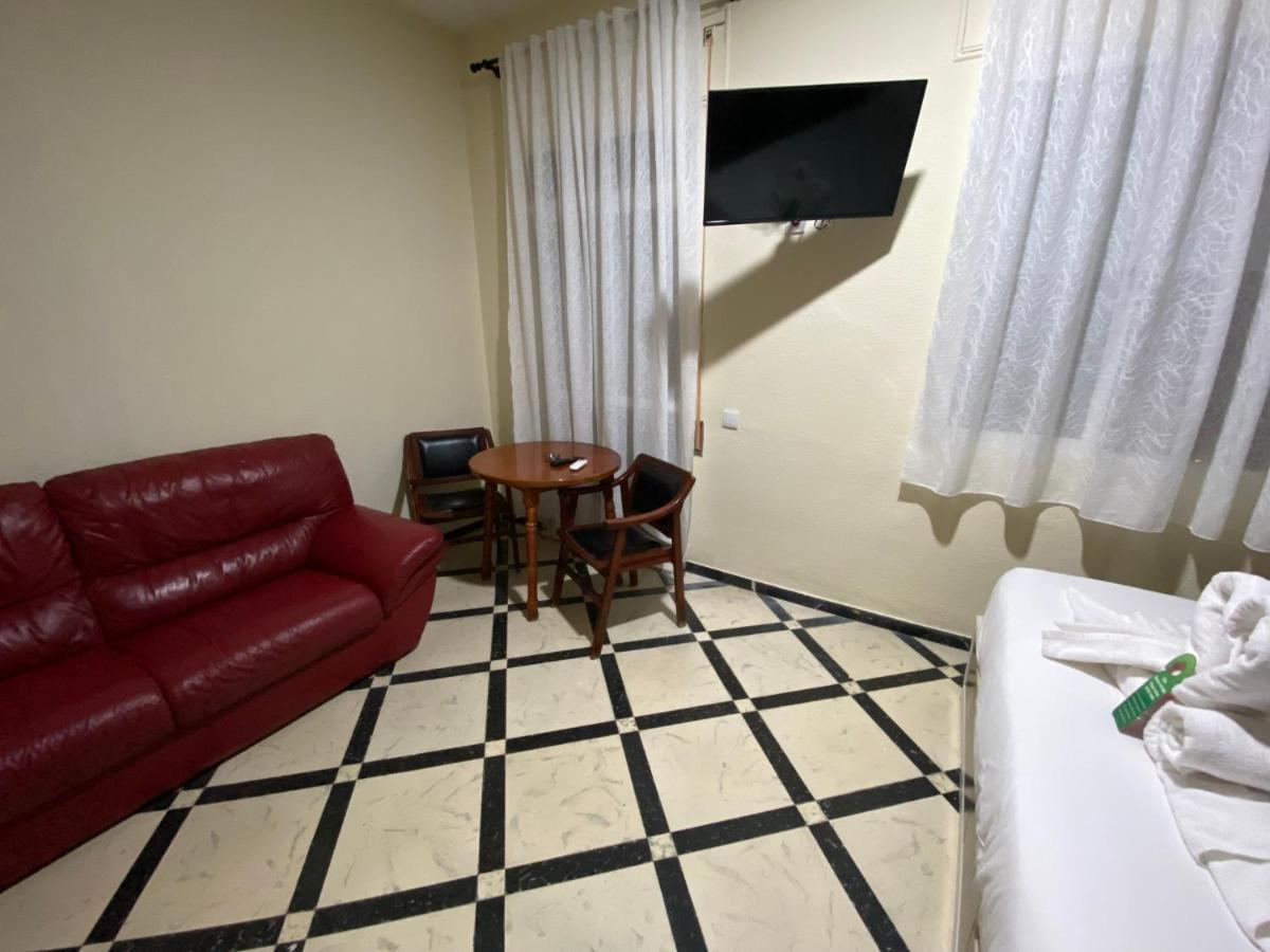 Hostal Avenida Andalucia Sevilla Exteriör bild