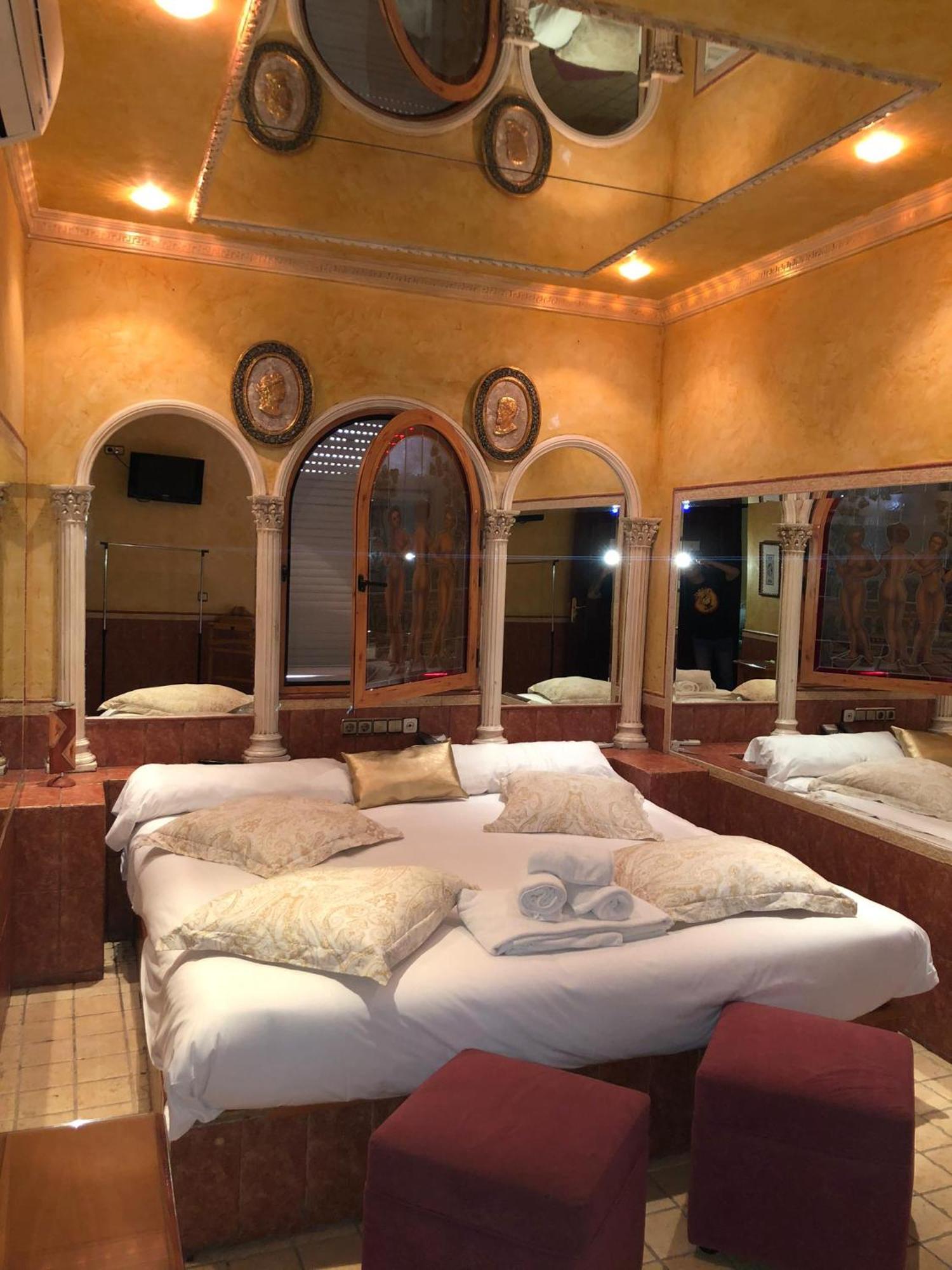 Hostal Avenida Andalucia - Solo Adultos Sevilla Exteriör bild