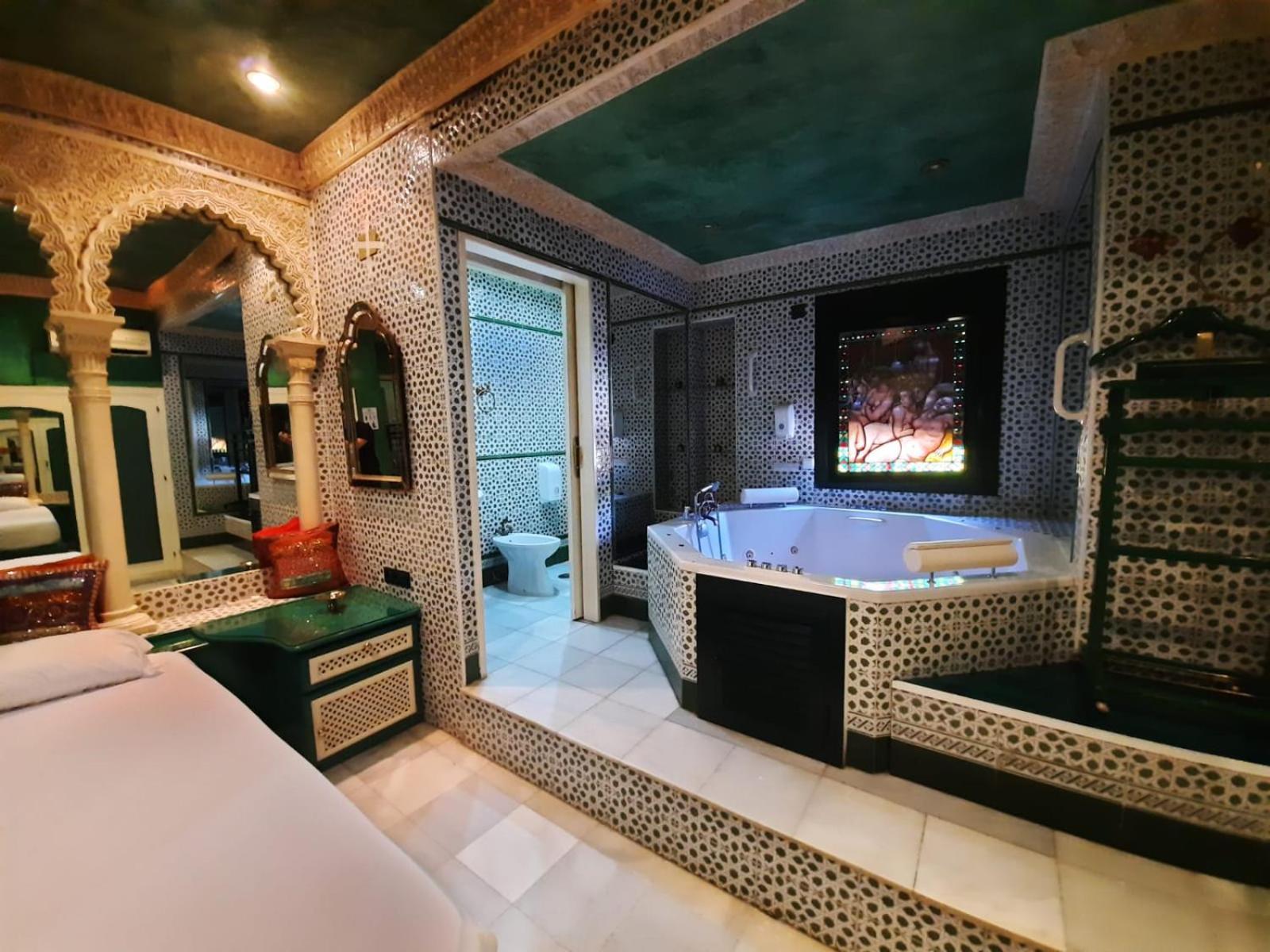 Hostal Avenida Andalucia - Solo Adultos Sevilla Exteriör bild