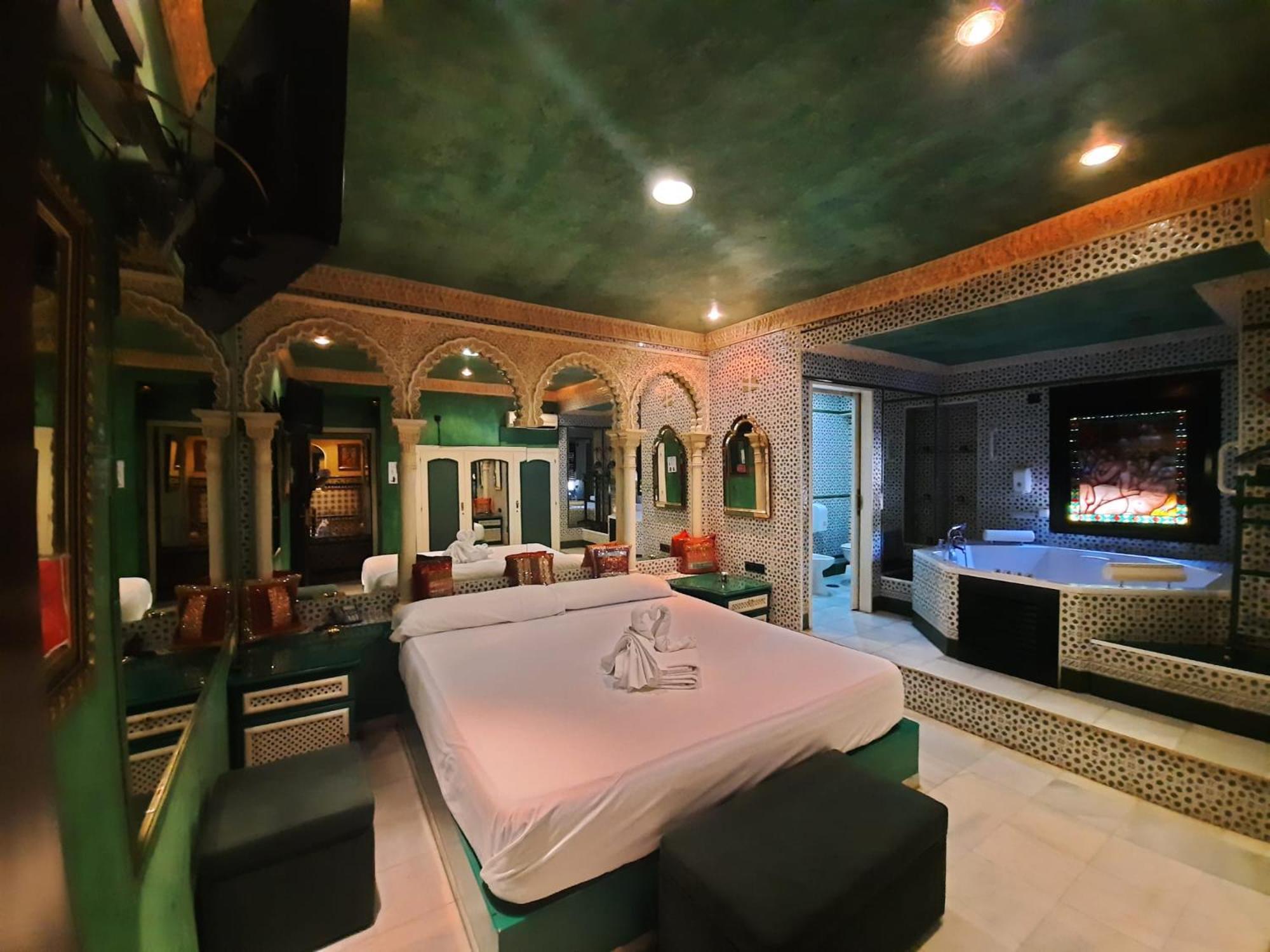 Hostal Avenida Andalucia - Solo Adultos Sevilla Exteriör bild