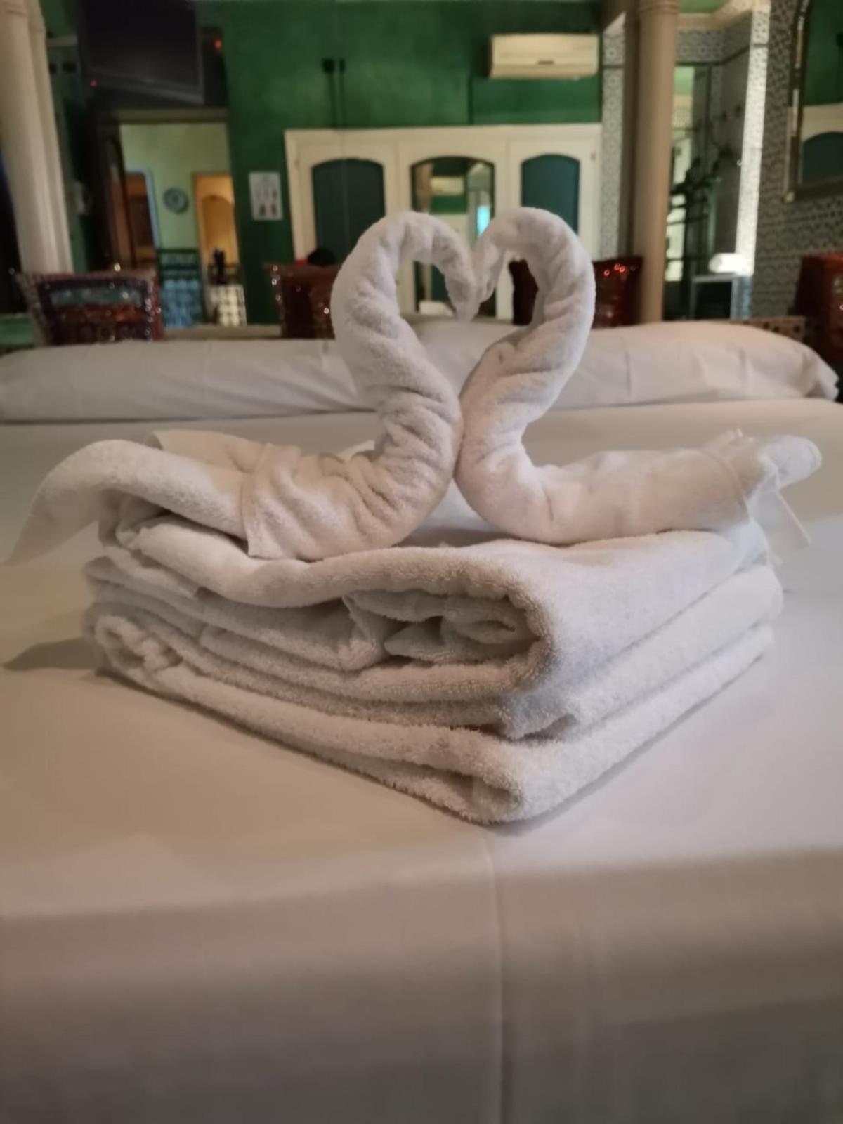 Hostal Avenida Andalucia - Solo Adultos Sevilla Exteriör bild