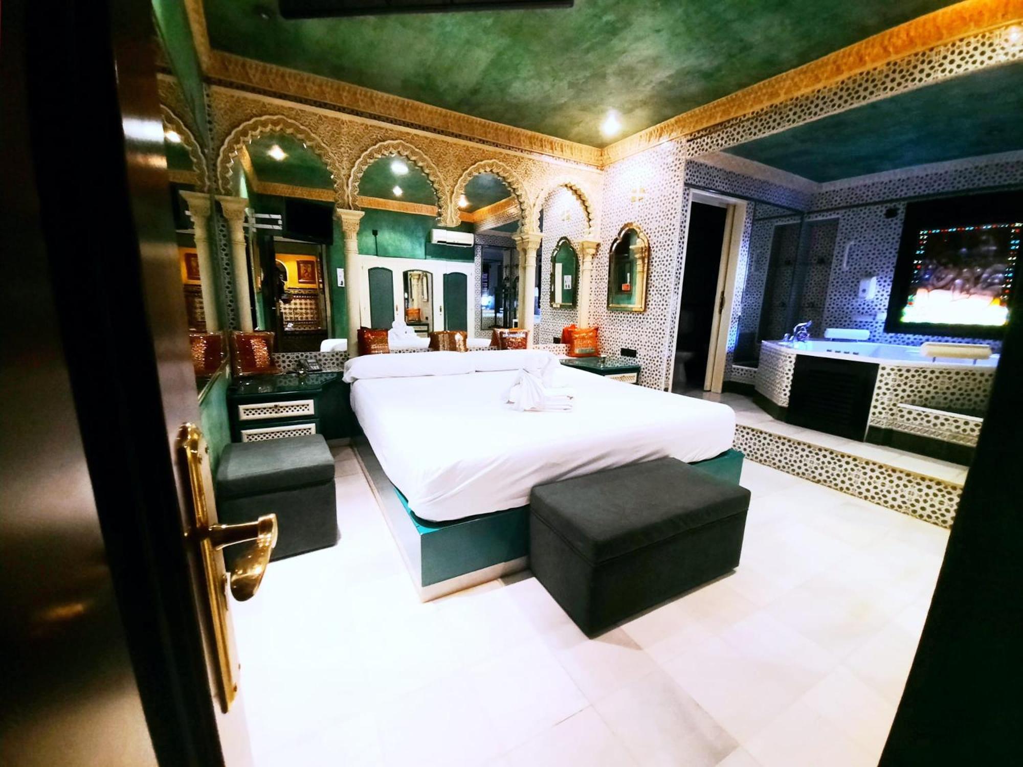 Hostal Avenida Andalucia - Solo Adultos Sevilla Exteriör bild