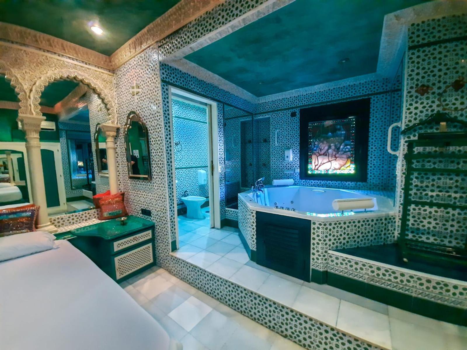 Hostal Avenida Andalucia - Solo Adultos Sevilla Exteriör bild