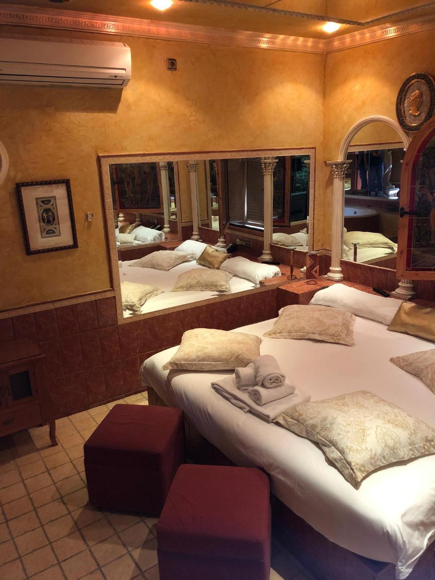 Hostal Avenida Andalucia - Solo Adultos Sevilla Exteriör bild