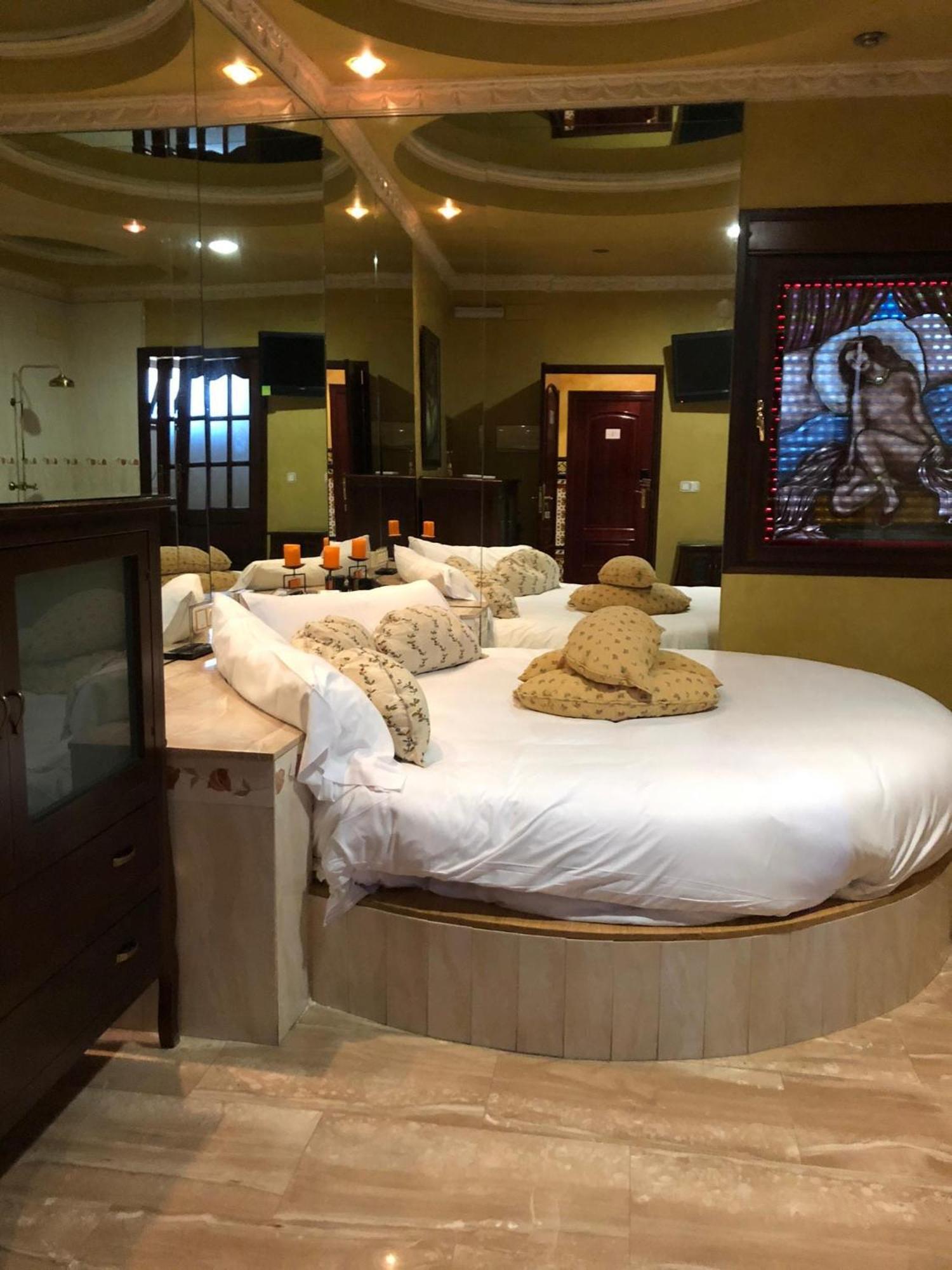Hostal Avenida Andalucia - Solo Adultos Sevilla Exteriör bild