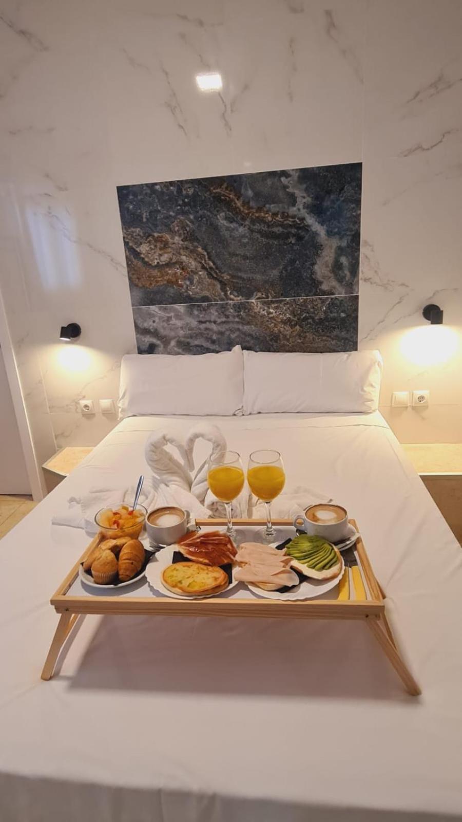 Hostal Avenida Andalucia - Solo Adultos Sevilla Exteriör bild