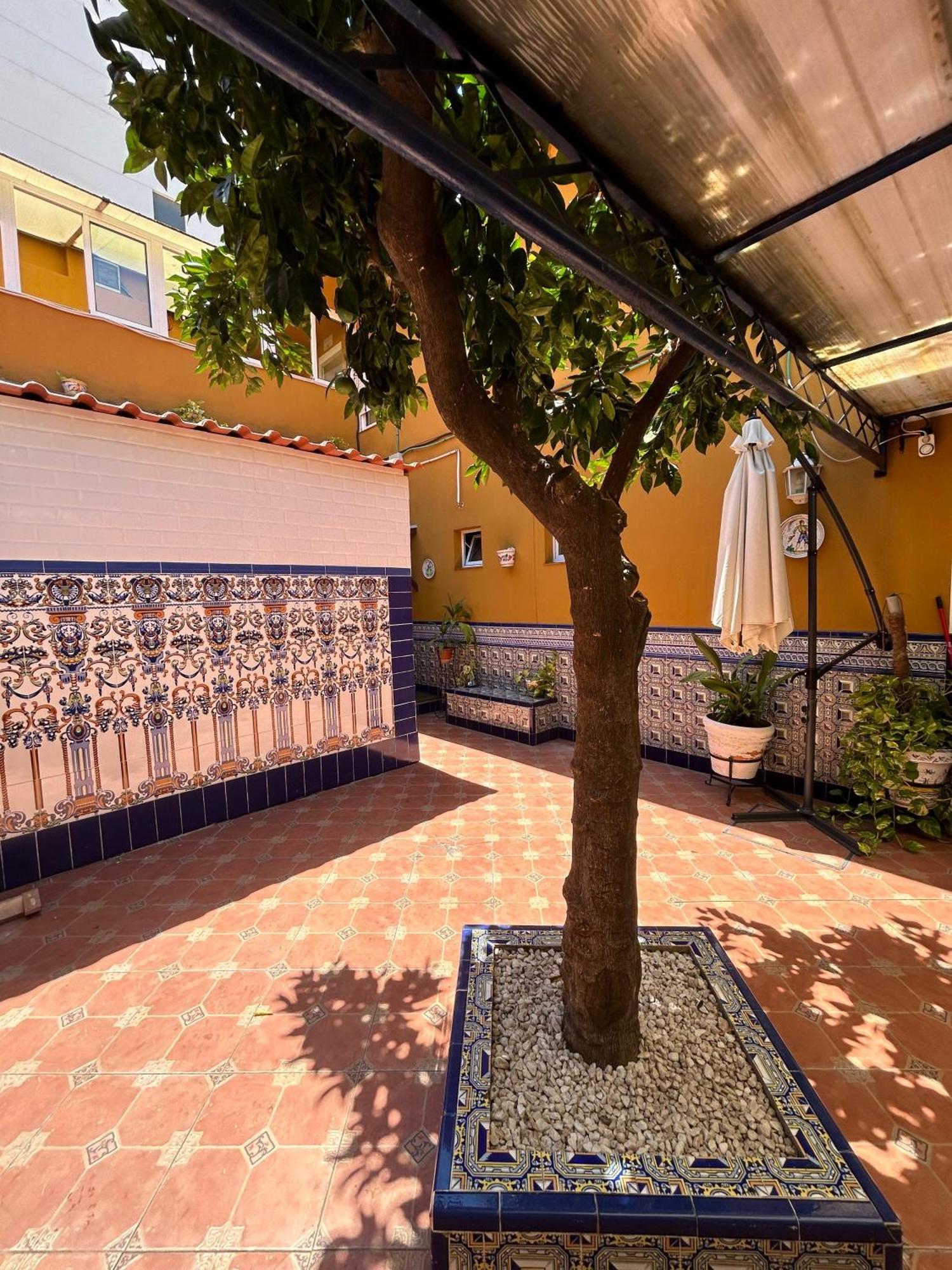 Hostal Avenida Andalucia - Solo Adultos Sevilla Exteriör bild