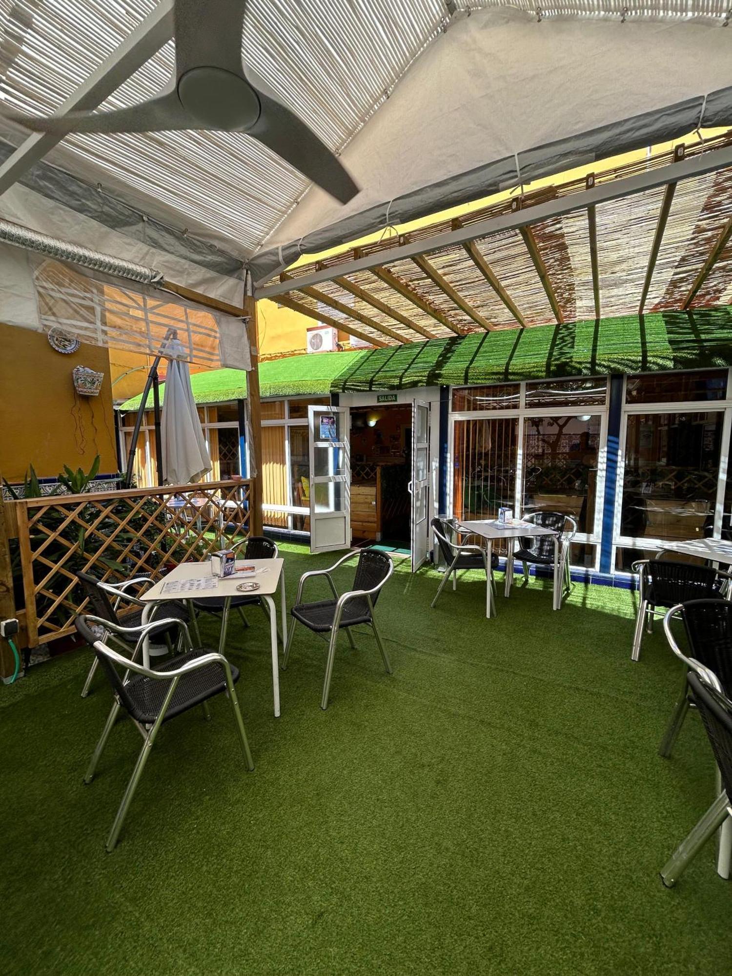 Hostal Avenida Andalucia - Solo Adultos Sevilla Exteriör bild