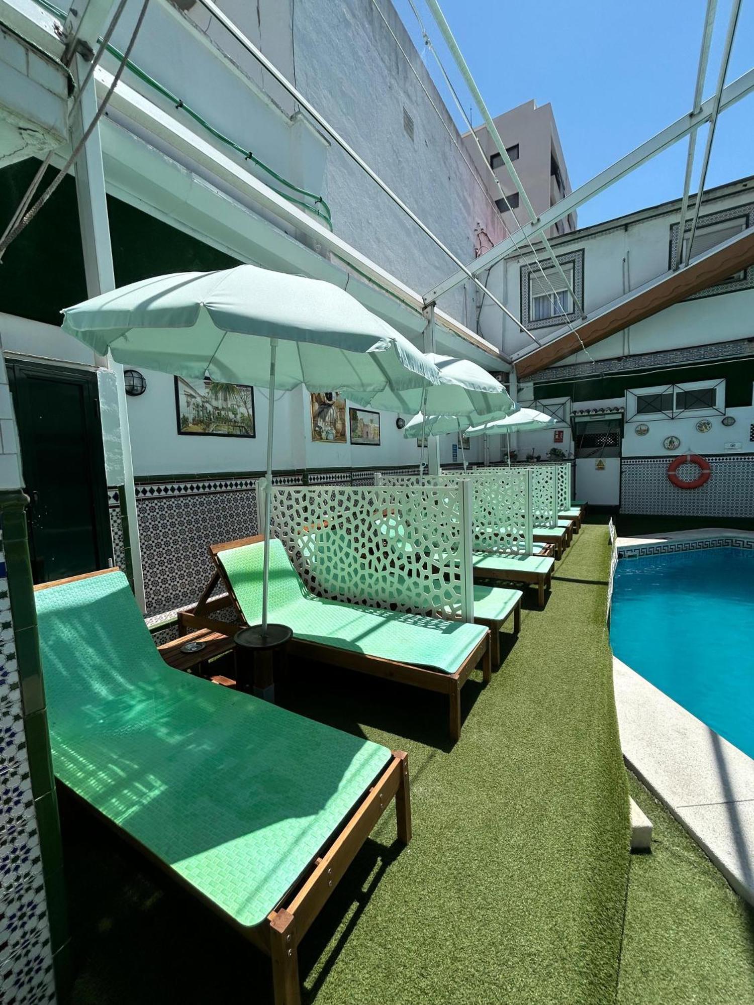 Hostal Avenida Andalucia - Solo Adultos Sevilla Exteriör bild