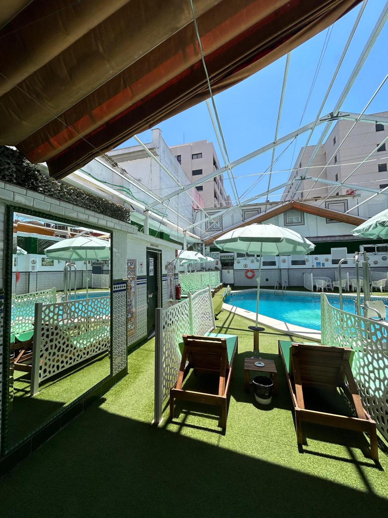 Hostal Avenida Andalucia - Solo Adultos Sevilla Exteriör bild
