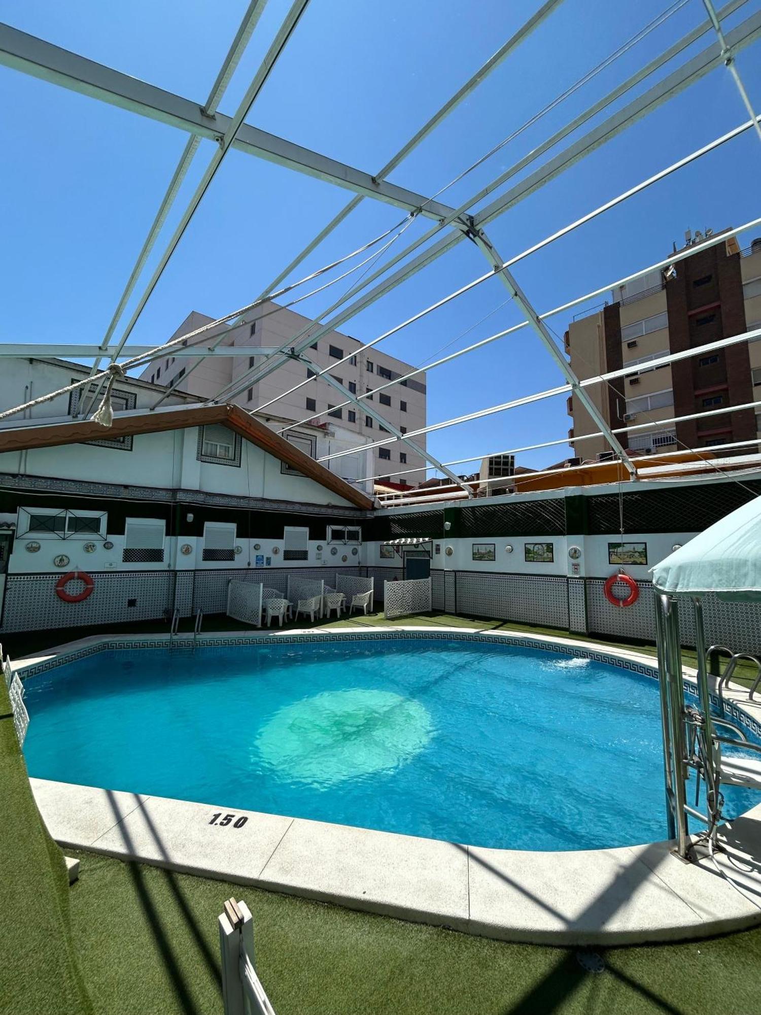 Hostal Avenida Andalucia - Solo Adultos Sevilla Exteriör bild