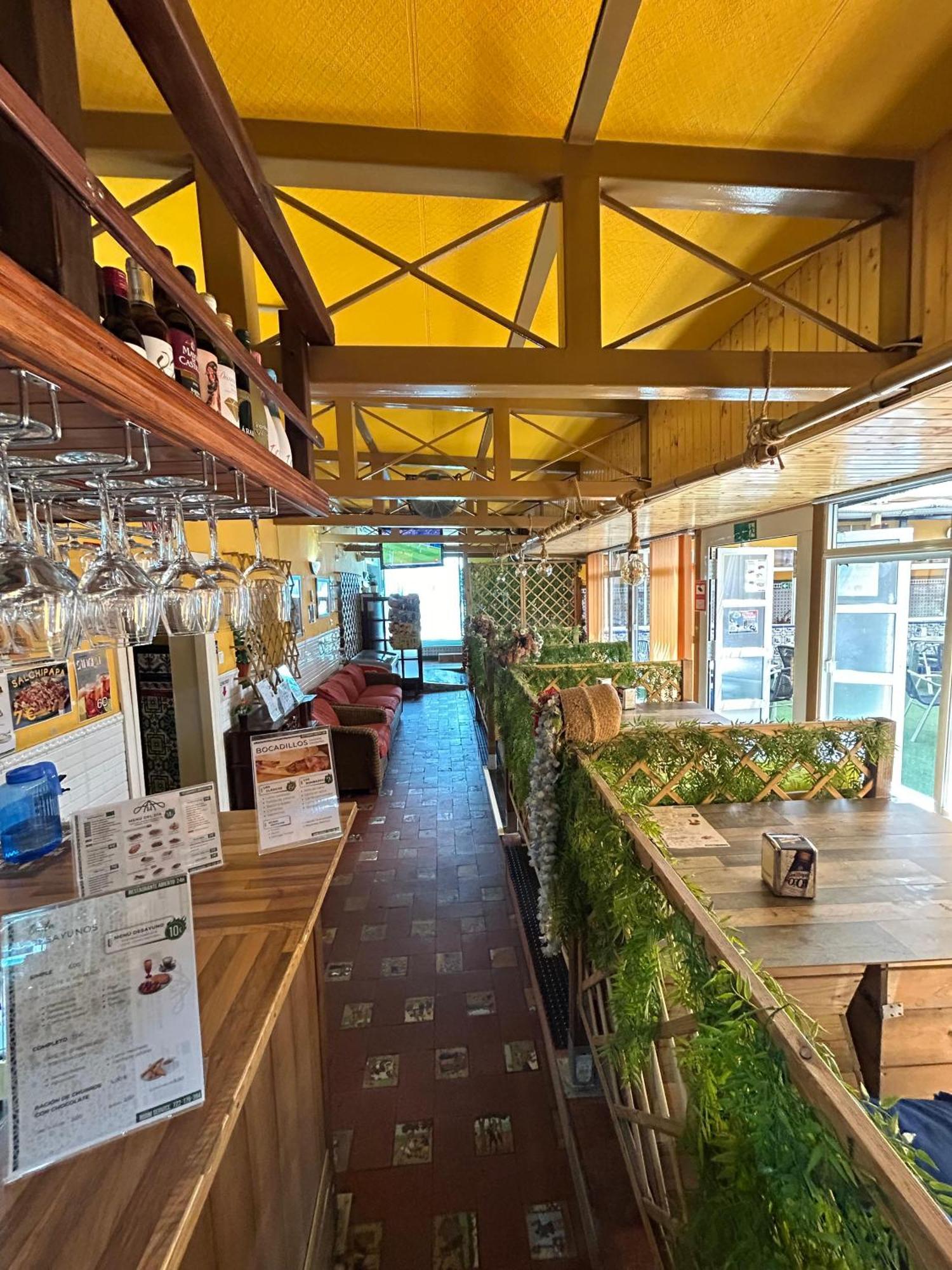 Hostal Avenida Andalucia - Solo Adultos Sevilla Exteriör bild