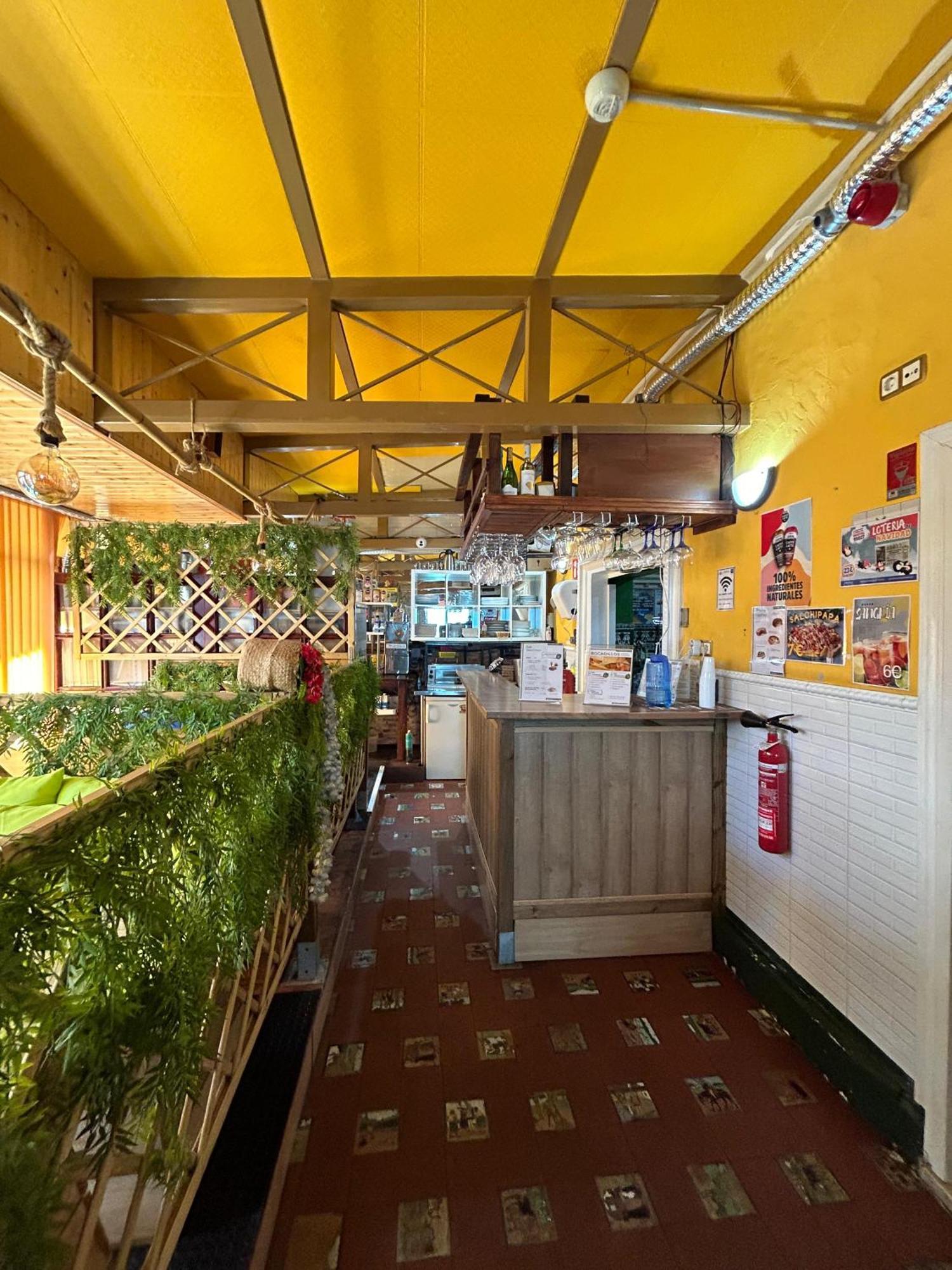 Hostal Avenida Andalucia - Solo Adultos Sevilla Exteriör bild