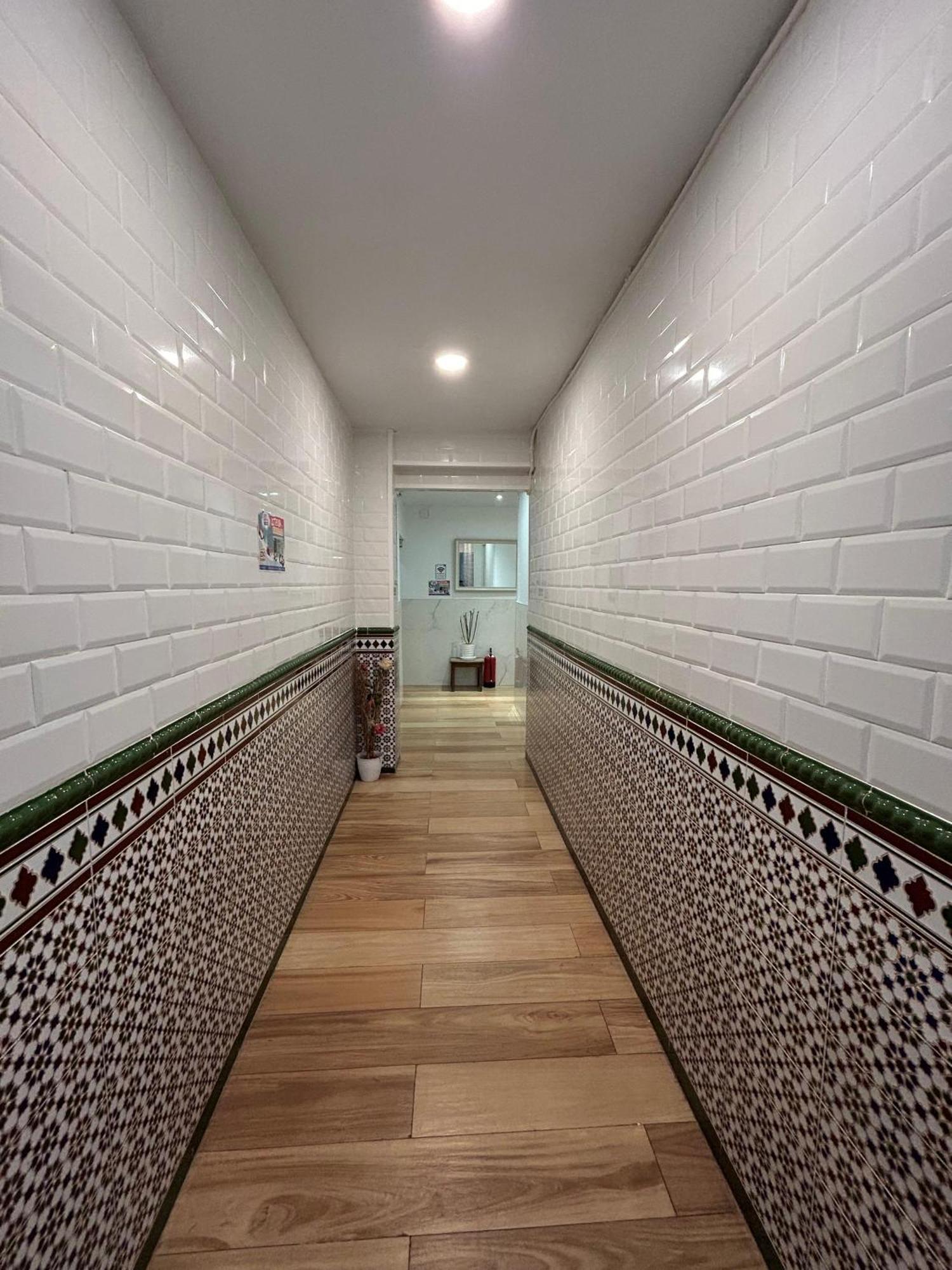 Hostal Avenida Andalucia - Solo Adultos Sevilla Exteriör bild