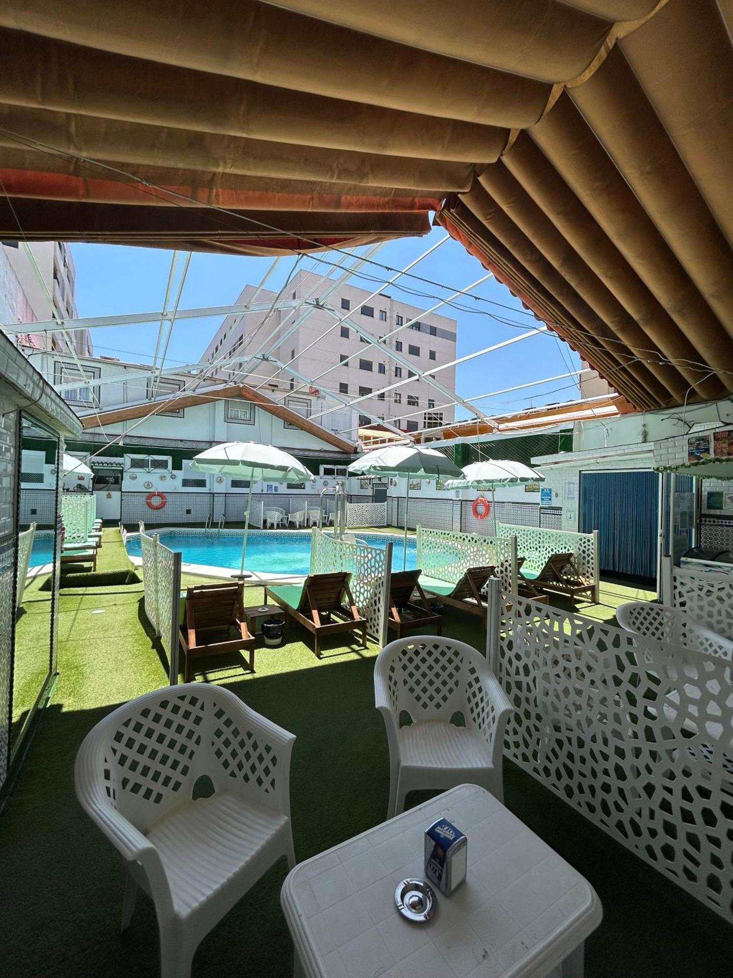 Hostal Avenida Andalucia - Solo Adultos Sevilla Exteriör bild