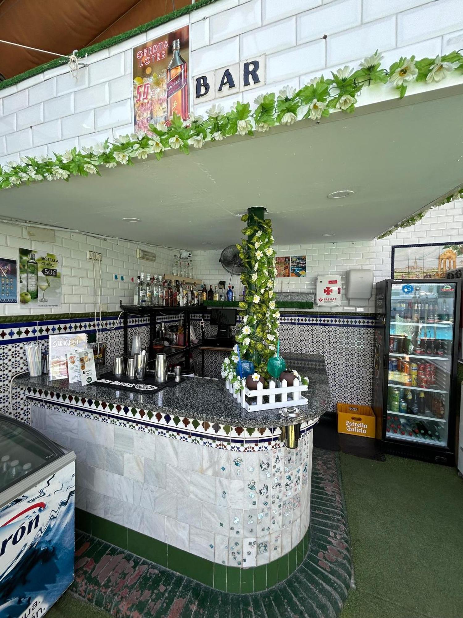 Hostal Avenida Andalucia - Solo Adultos Sevilla Exteriör bild