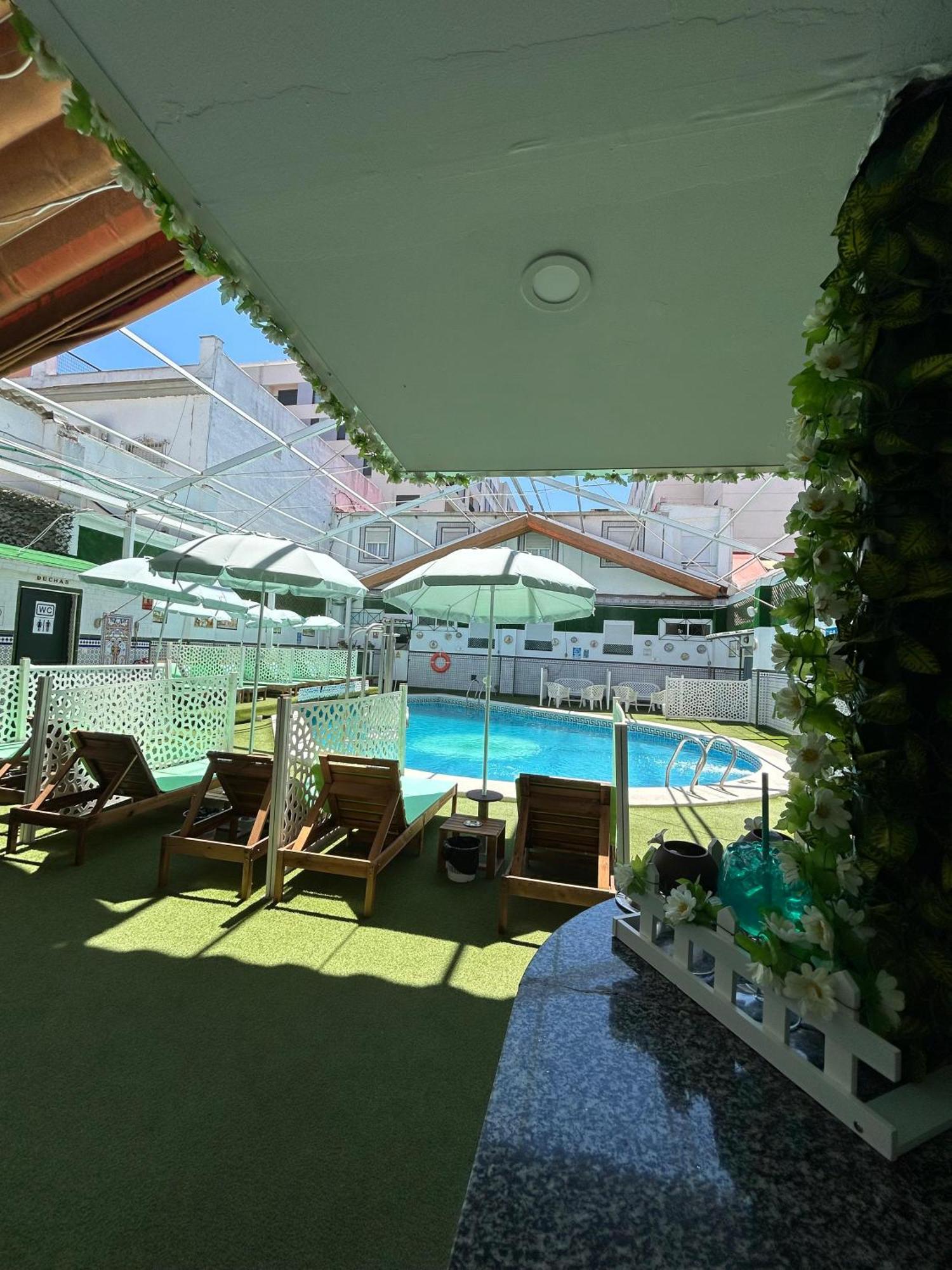 Hostal Avenida Andalucia - Solo Adultos Sevilla Exteriör bild
