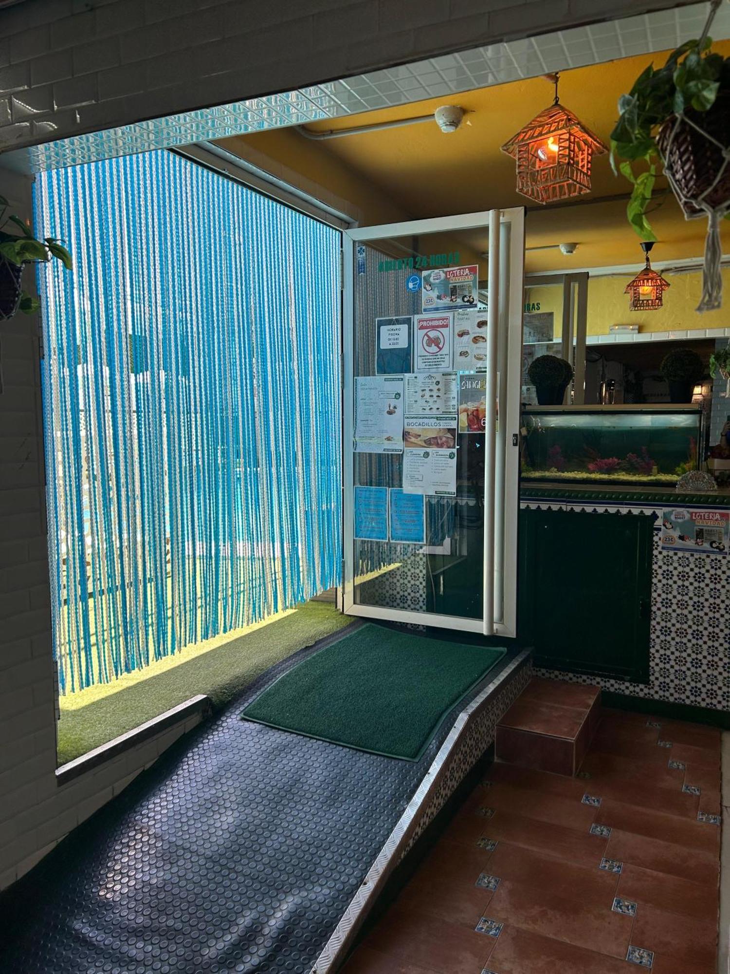 Hostal Avenida Andalucia - Solo Adultos Sevilla Exteriör bild