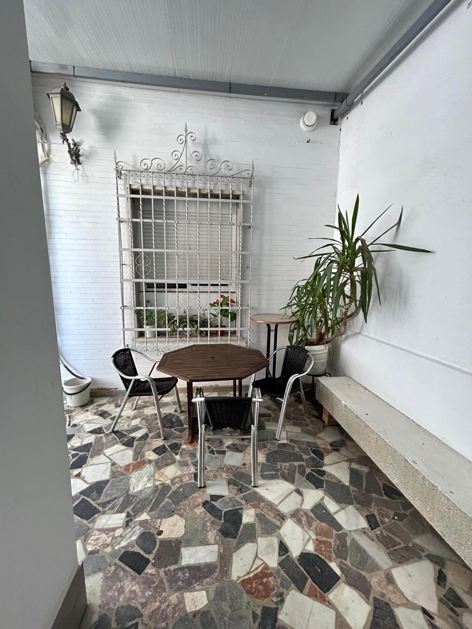 Hostal Avenida Andalucia - Solo Adultos Sevilla Exteriör bild