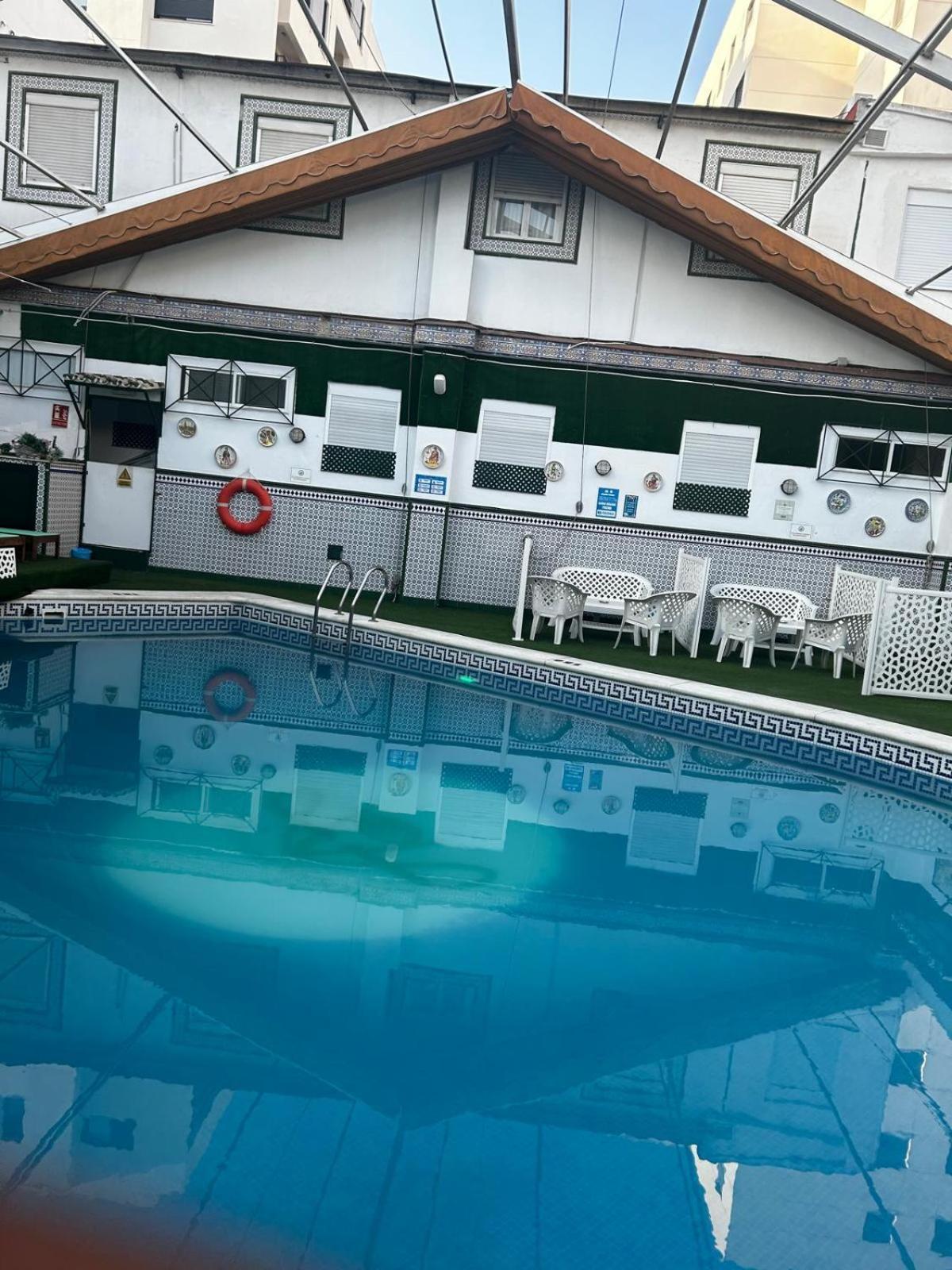 Hostal Avenida Andalucia - Solo Adultos Sevilla Exteriör bild