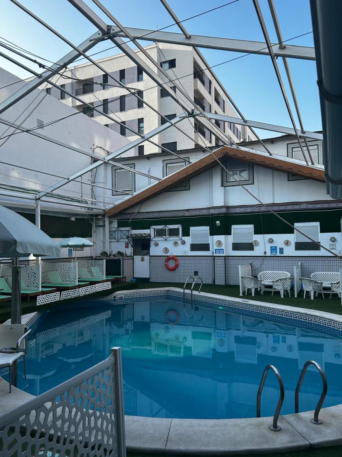 Hostal Avenida Andalucia - Solo Adultos Sevilla Exteriör bild