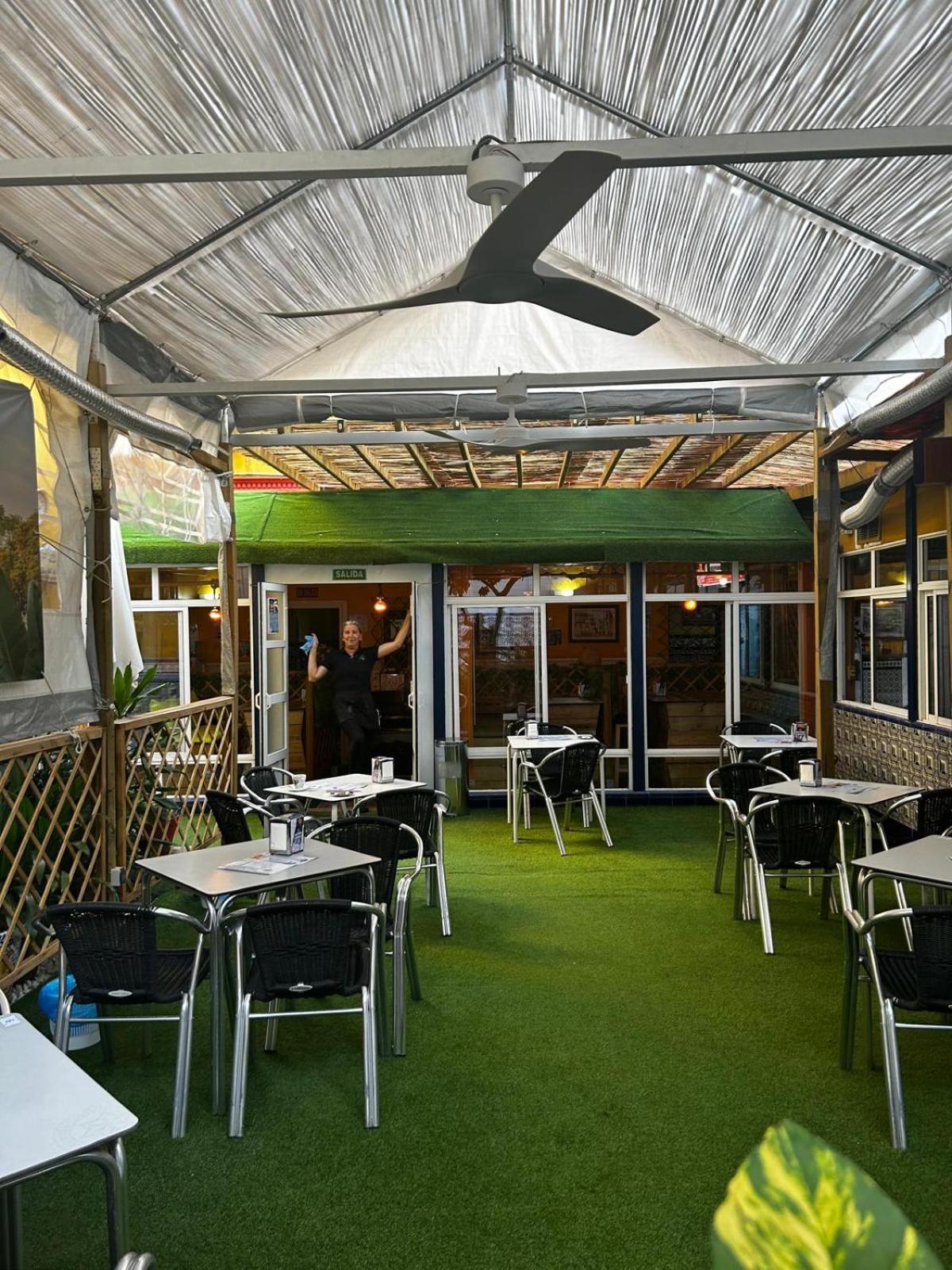 Hostal Avenida Andalucia - Solo Adultos Sevilla Exteriör bild