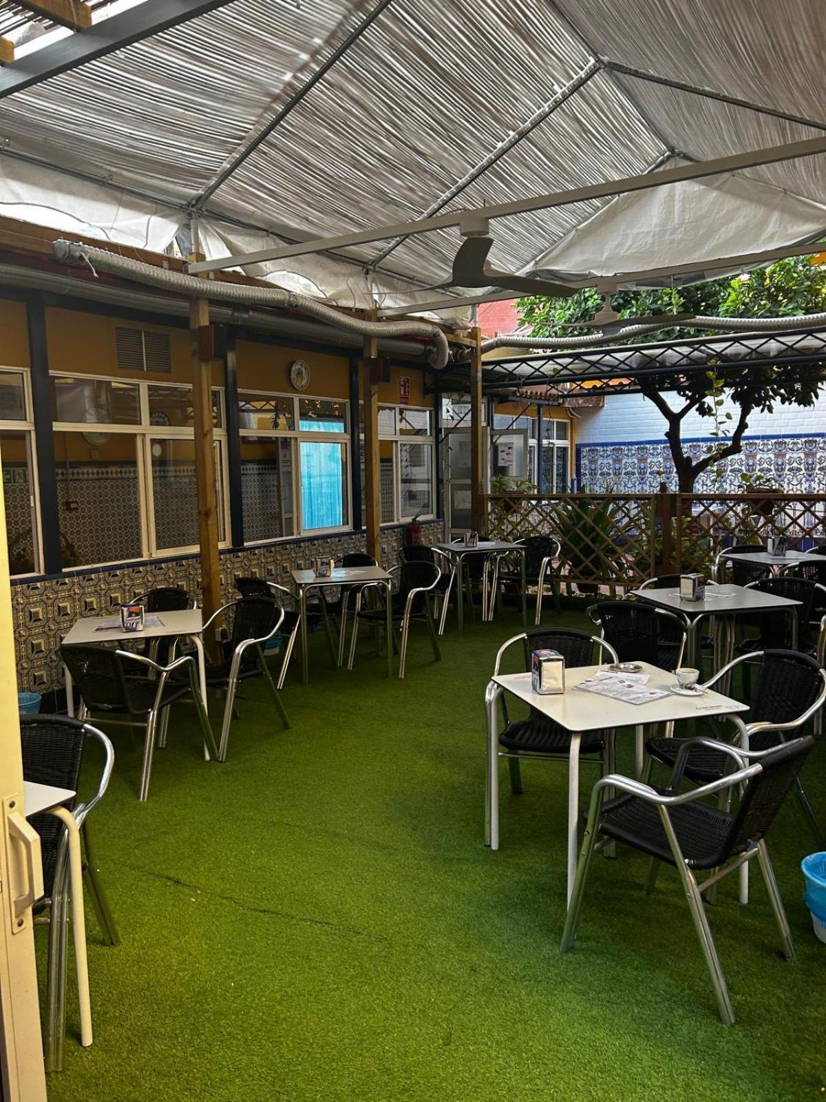 Hostal Avenida Andalucia - Solo Adultos Sevilla Exteriör bild