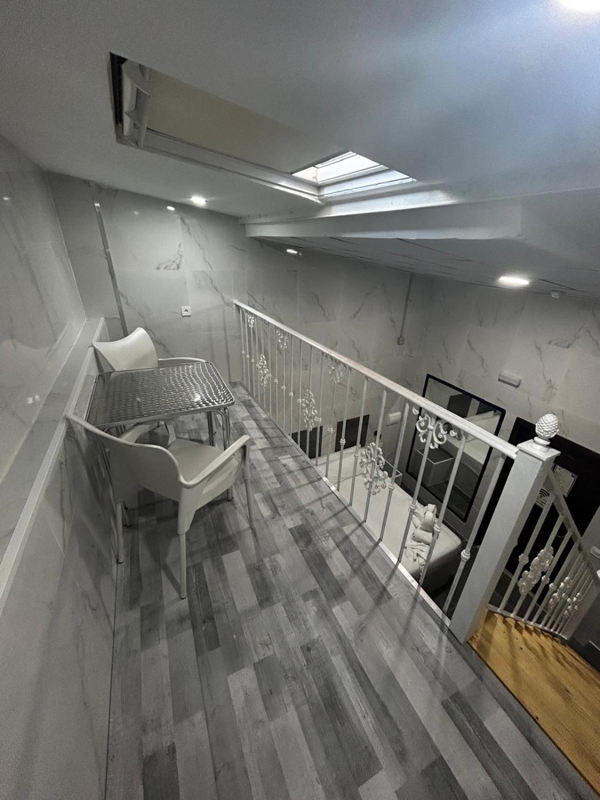 Hostal Avenida Andalucia - Solo Adultos Sevilla Exteriör bild