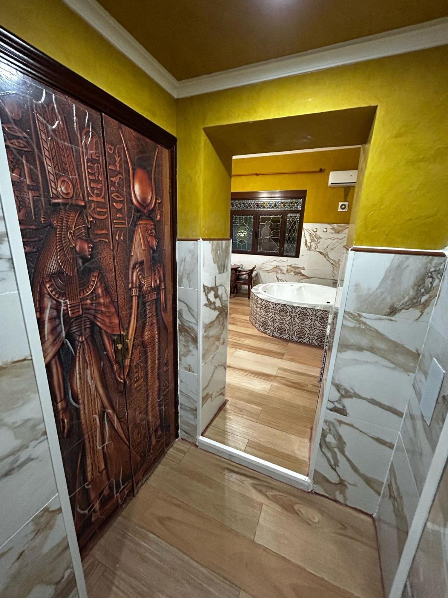Hostal Avenida Andalucia - Solo Adultos Sevilla Exteriör bild