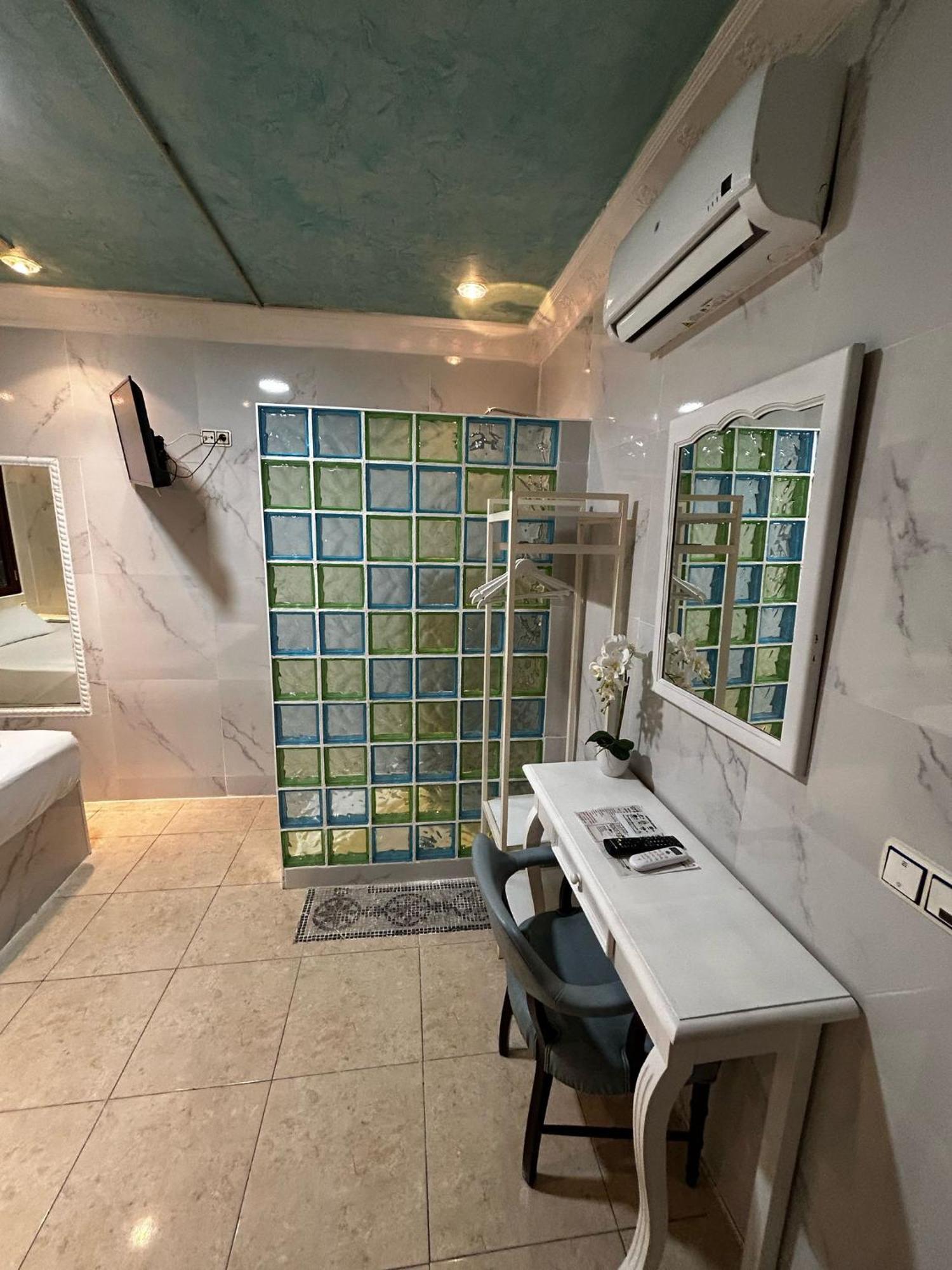 Hostal Avenida Andalucia - Solo Adultos Sevilla Exteriör bild